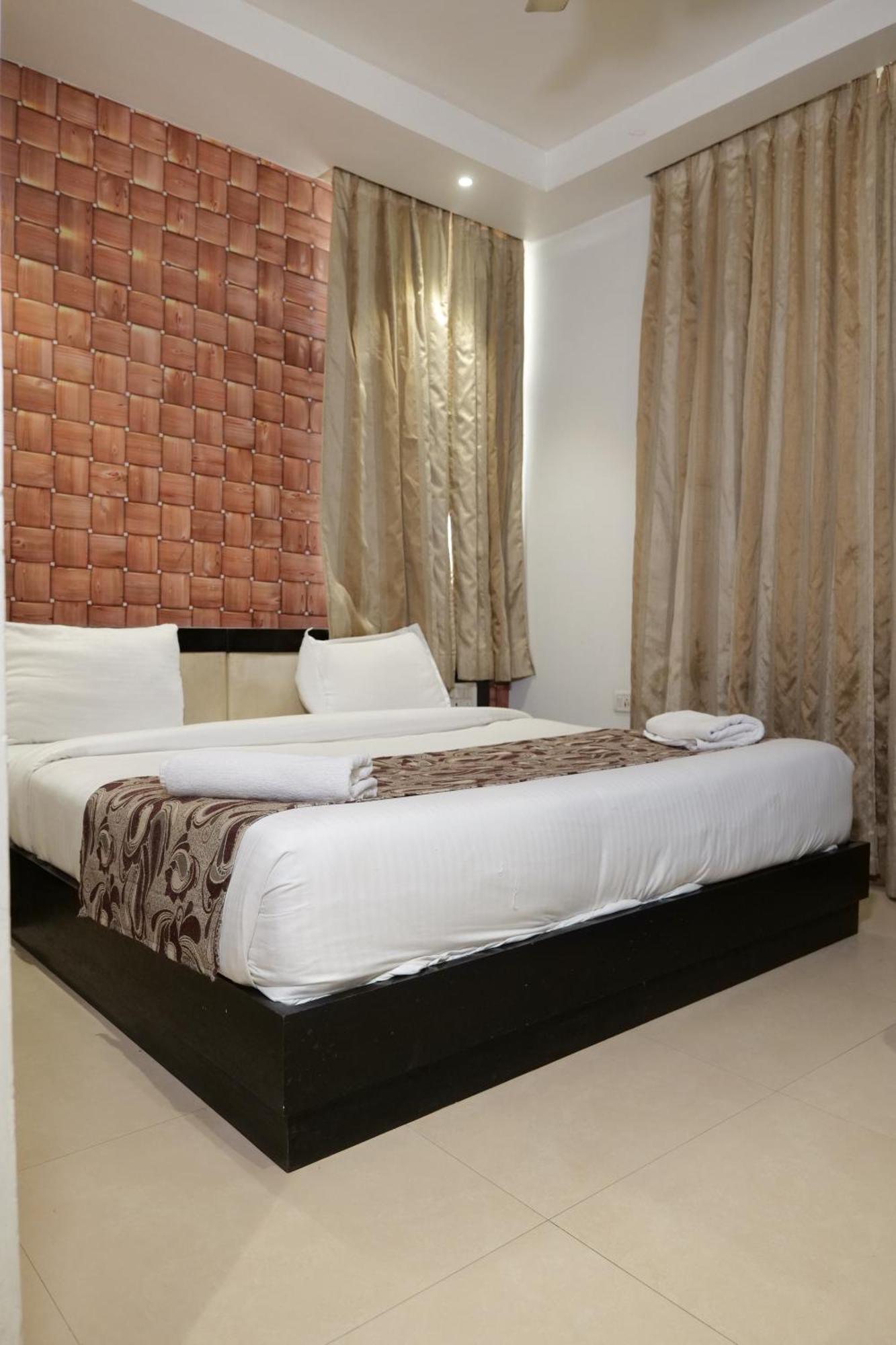 Hotel Anand Castle Kashipur Extérieur photo