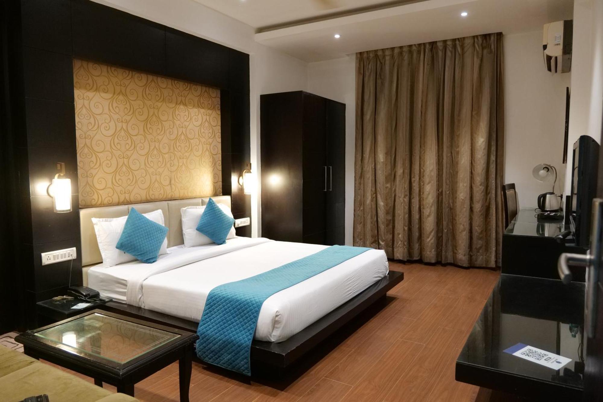 Hotel Anand Castle Kashipur Extérieur photo