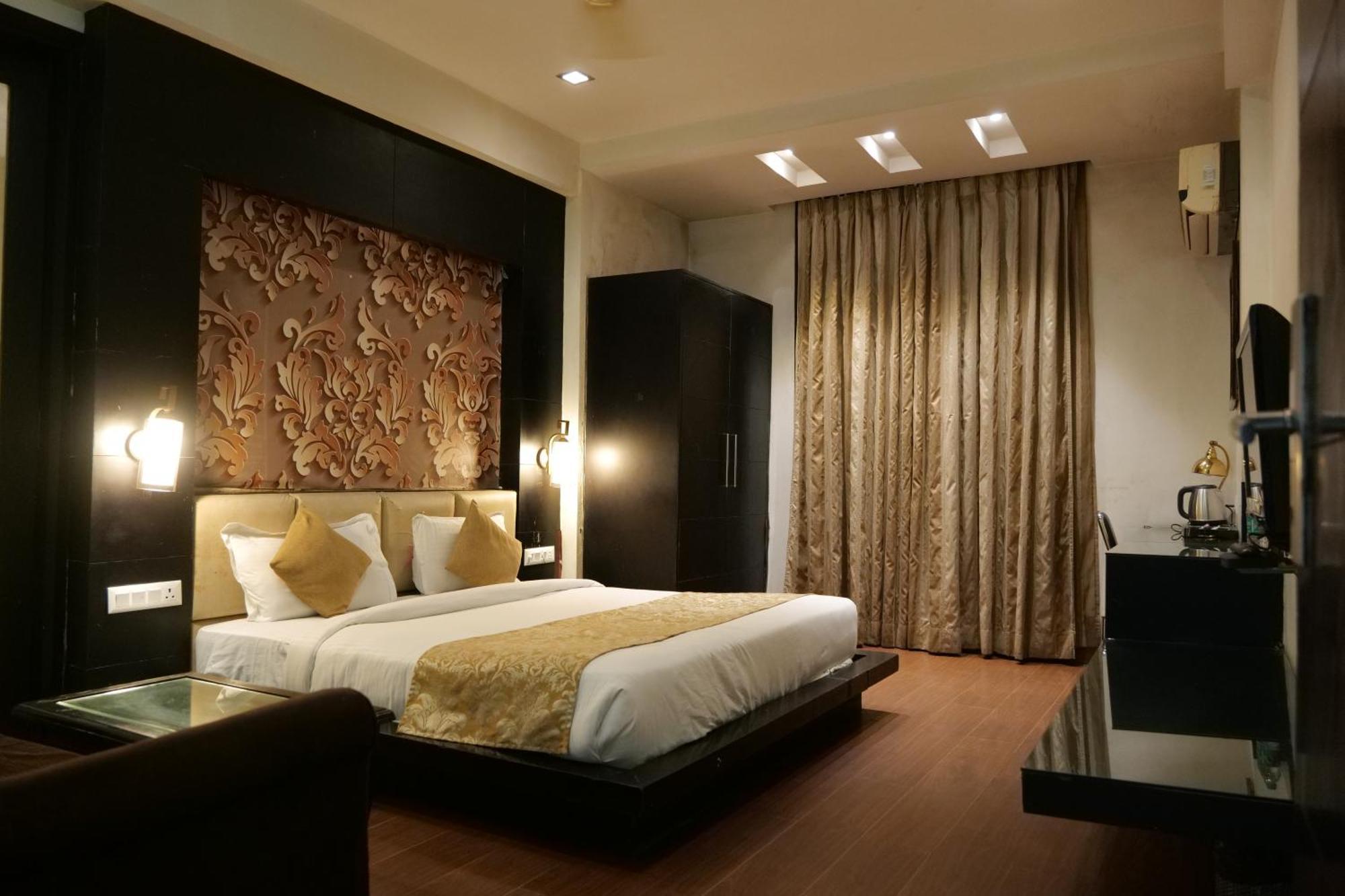 Hotel Anand Castle Kashipur Extérieur photo