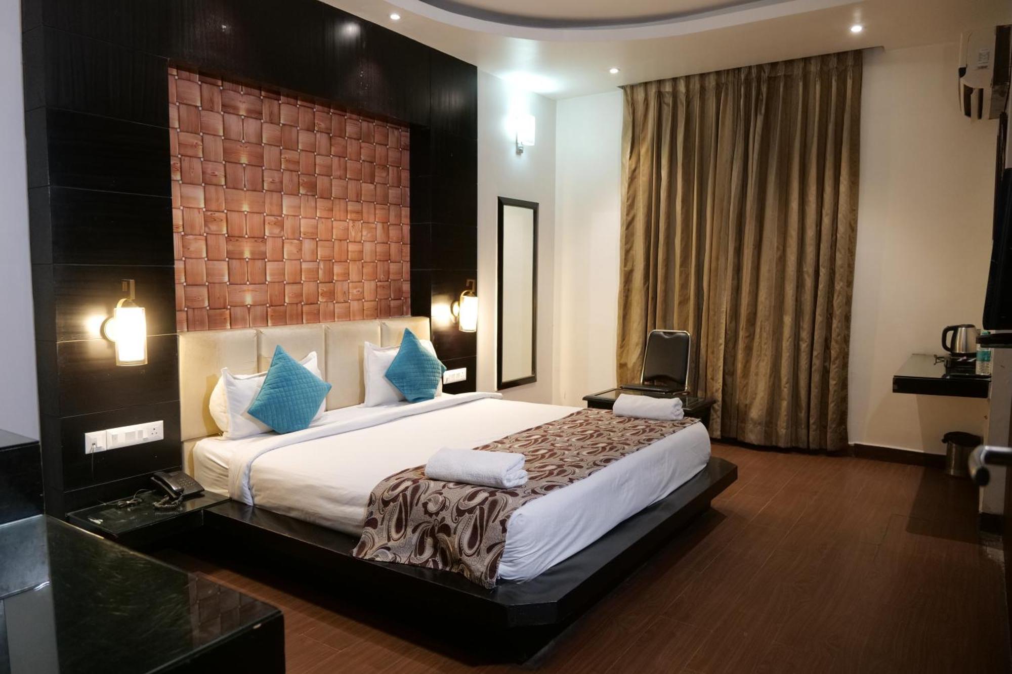 Hotel Anand Castle Kashipur Extérieur photo