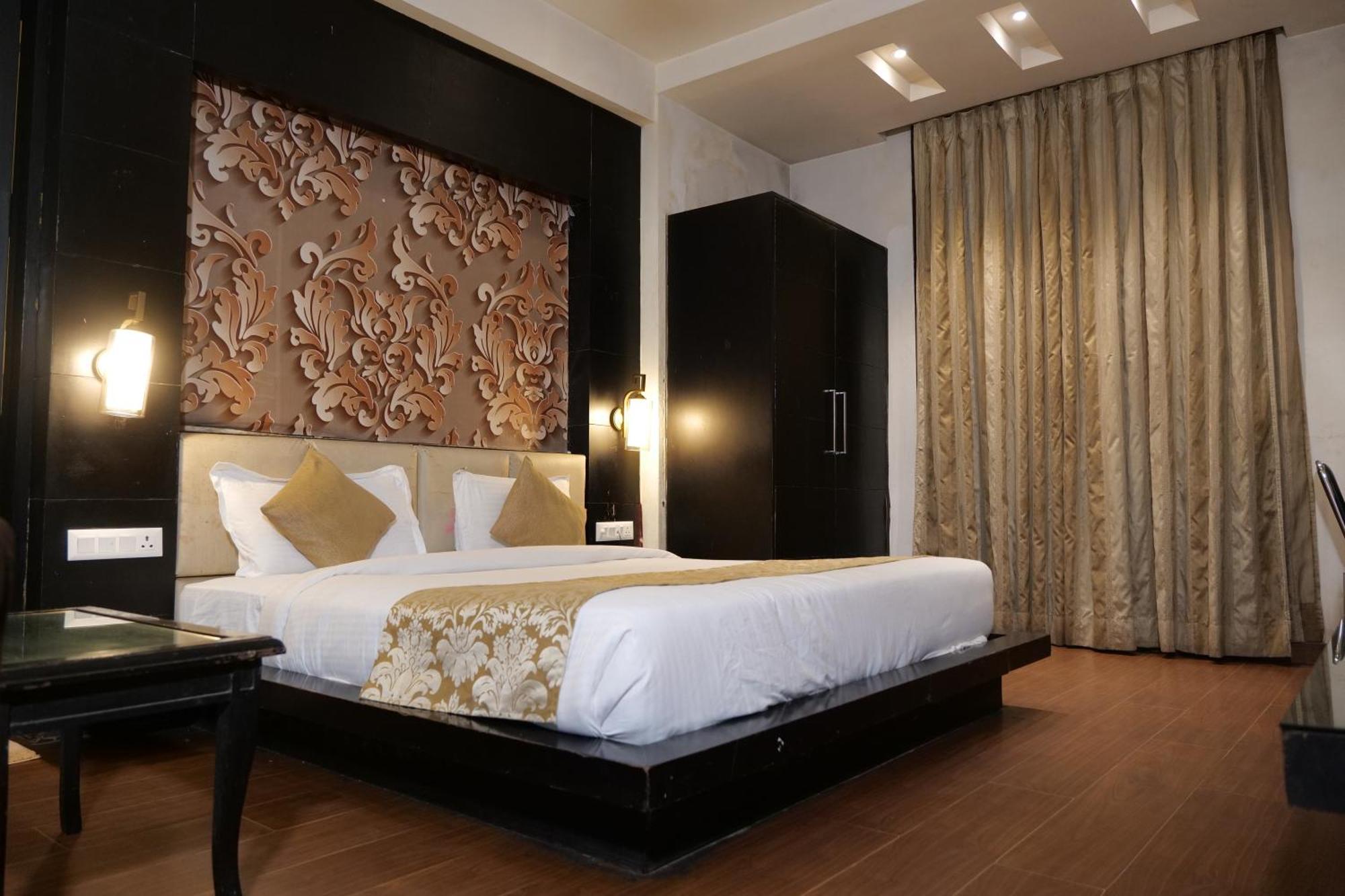 Hotel Anand Castle Kashipur Extérieur photo